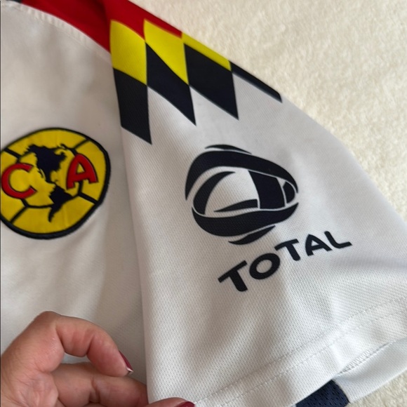 Club América Soccer Jersey - Picture 4 of 9